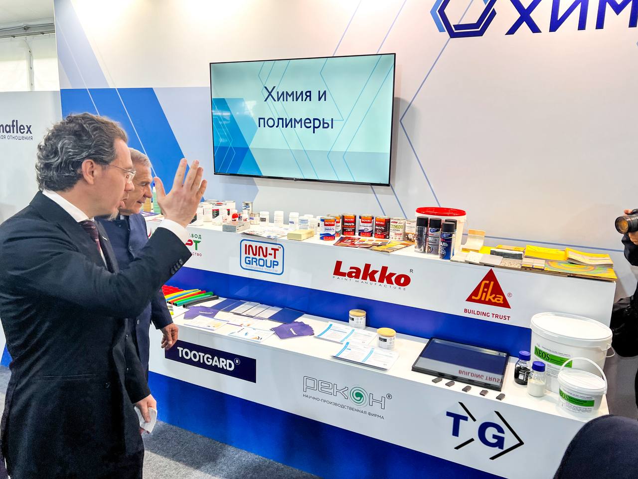Глава Республики Татарстан Рустам Минниханов ознакомился с продукцией Sika